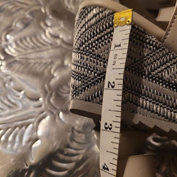 Blowfish 🐡 Malibu NIB  wedged sandals size 71/2, light Grey w/ woven heel - Picture 6 of 8